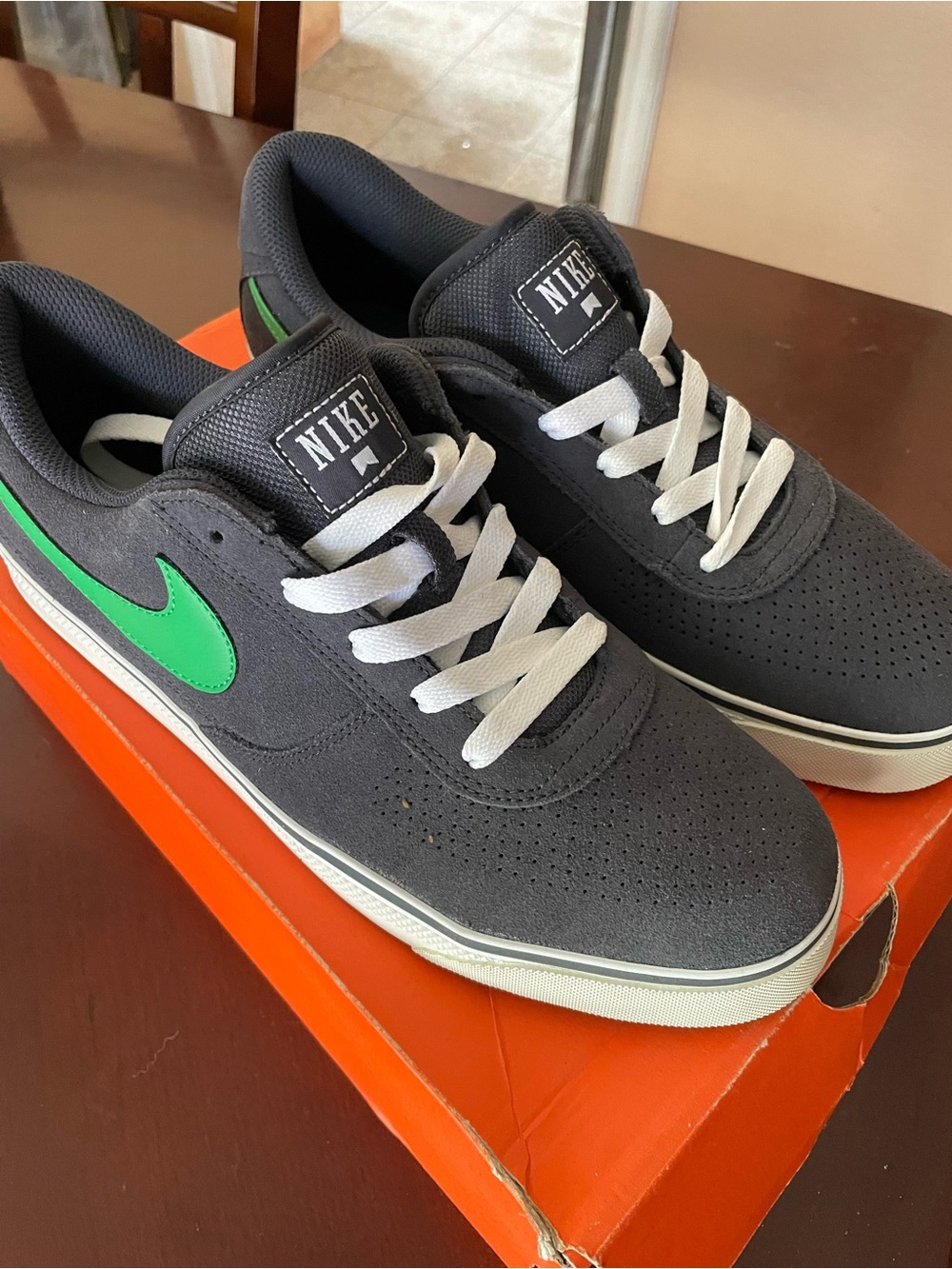 BRAND NEW Nike 6.0 Men's Mavrk Low 2 skate shoes in a grey and green Men 11 RARE